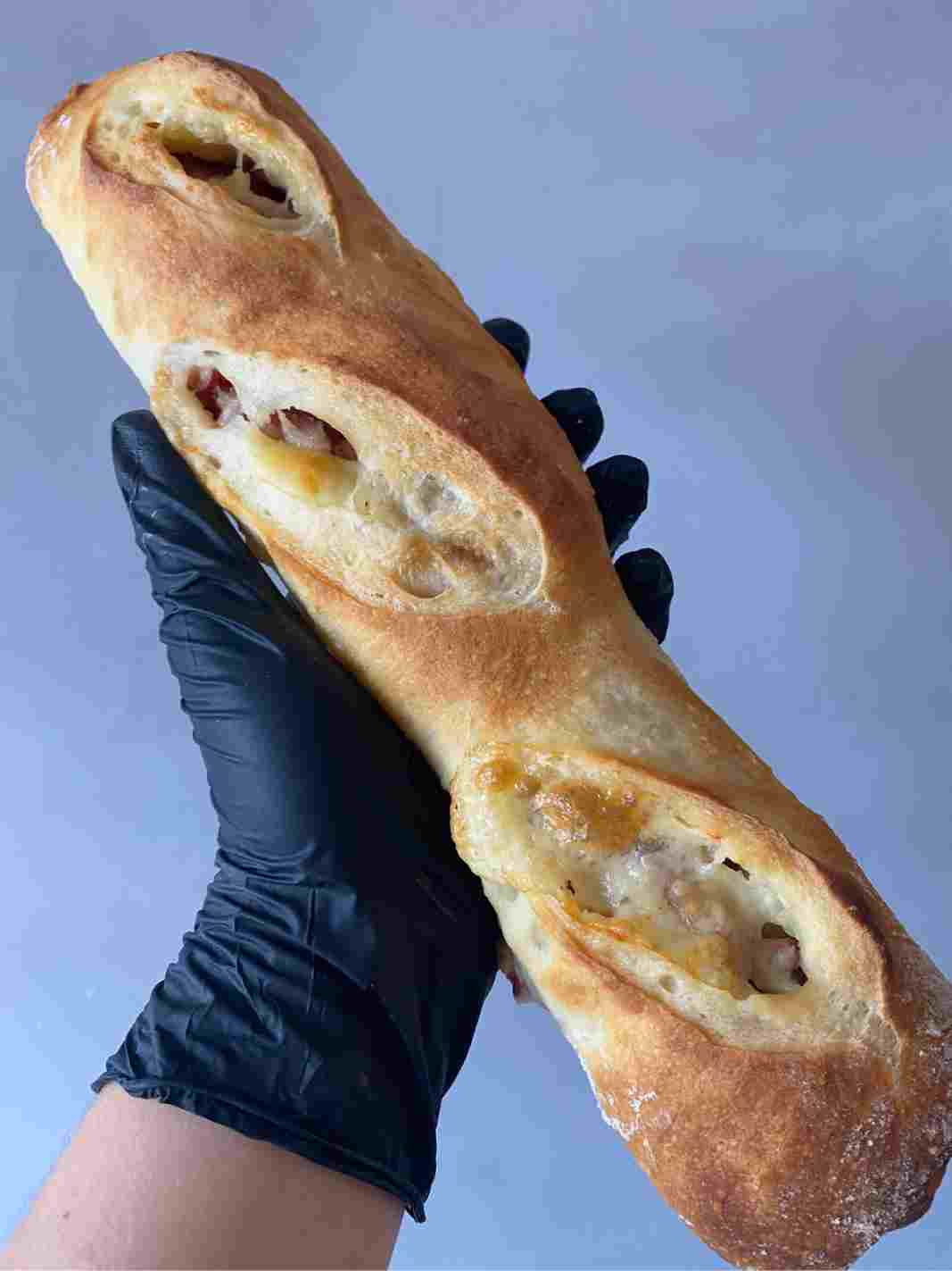 Baguete de calabresa e queijo